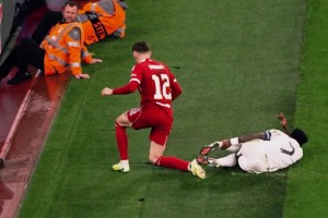 完美！利物浦官方怒贊布拉德利1v1防守維尼修斯