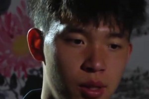 每體關(guān)注王鈺棟，直言英超與德甲或?qū)⒊蔀樗南乱徽? >
                                        </div>
                                    </div>
                                                                        <div   id=