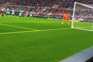 外頭背弧線球！紐卡后衛(wèi)丹伯恩頭球頂?shù)每商柿? >
                                        </div>
                                    </div>
                                                                        <div   id=