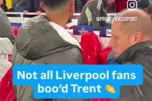 利物浦隊(duì)博主：球迷為阿諾德鼓掌，他毫無(wú)表示