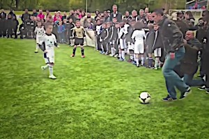 小孩：退役老頭欺我小無力