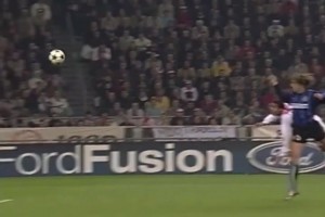 兩位頂級(jí)中鋒的完美配合！維埃里反擊傳中克雷斯波頭球破門(mén)！