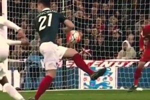 歐冠官推轉(zhuǎn)發(fā)：這應(yīng)該是梅西最為神奇的助攻之一