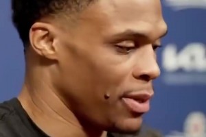 現(xiàn)在看真的全是驚喜！當(dāng)年被調(diào)侃的易建聯(lián)新秀賽季發(fā)揮如何？