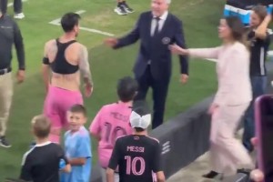 特朗普的孫子們搶著和梅西握手