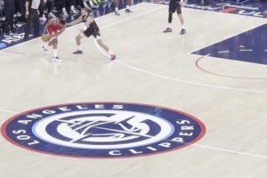 老子還有油！哈登對(duì)比爾是真好 連續(xù)喂餅助其連中2記3分