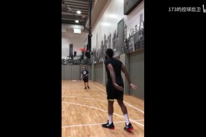 平行世界！假如哈登是右手投籃！依舊是流暢絲滑啊~