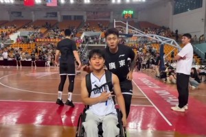 如果我走過去，說一句能請我喝一杯嗎？他們會答應(yīng)嗎？