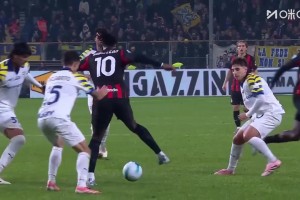 單刀不進(jìn)！萊奧腳后跟精妙傳球！普利西奇單刀打門偏出！