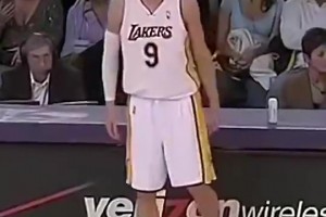 孫悅：在國內(nèi)感覺自己身體不錯(cuò)，去了湖人后發(fā)現(xiàn)香農(nóng)布朗在天上飛