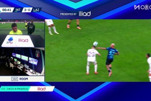 進球取消！澤林斯基遠射破門！主裁查看VAR判罰迪馬爾科手球！