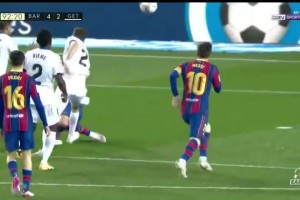 歐美女歌手Lipa現(xiàn)場觀看阿根廷超級德比，這都被發(fā)現(xiàn)了啊~