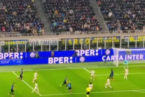 夠拼！美女主播杜黝黝在南極遙祝北京國安重返巔峰