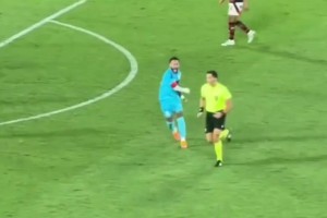 被暴力犯規(guī)都不吹！內(nèi)馬爾怒了沖裁判揮拳