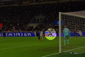 球門后視角再看勞塔羅世界波，網(wǎng)友：究竟是不是踢呲了