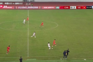 有一說(shuō)一！劉浩帆禁區(qū)內(nèi)推倒對(duì)手是點(diǎn)球嗎？