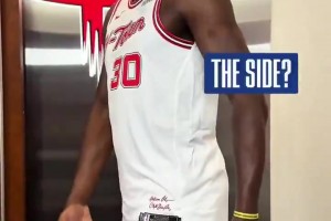 廣東拿下全運(yùn)男籃金牌后，杜鋒相當(dāng)開(kāi)心，和場(chǎng)邊眾人握手交談