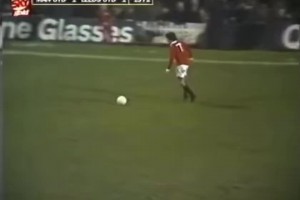 身體與技術(shù)完美結(jié)合！來看當(dāng)年阿德里亞諾如何讓整個歐洲顫抖