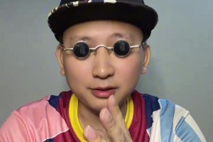 克瓦拉茨赫利亞將他的進(jìn)球慶祝獻(xiàn)給了目前因傷缺陣的隊(duì)友阿什拉夫