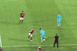 內(nèi)馬爾在巴甲都沒辦法再靠引以為傲的爆發(fā)力和節(jié)奏殺穿防線了