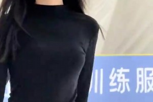 美娜此前體驗花樣滑冰，是不是東北女生天生都會滑啊