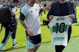 梅西隨阿根廷隊(duì)在埃爾切主場(chǎng)公開(kāi)訓(xùn)練，獲贈(zèng)埃爾切10號(hào)球衣