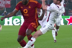 直接起飛！這就是后衛(wèi)直接硬扛盧卡庫的后果