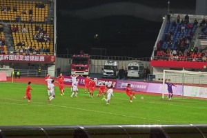 球迷現場目睹汪士欽離譜失誤：WC這什么??？