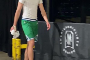 獨行俠還在不停地輸球！弗拉格賽后很沮喪，但依舊耐心為球迷簽名