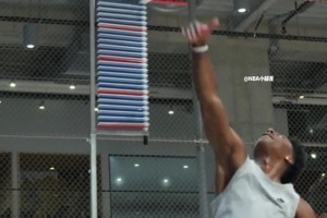 天賦炸裂破紀(jì)錄！網(wǎng)紅甲亢哥跟著KD親身體驗NBA體測環(huán)節(jié)~