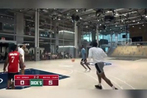 倆活寶甲亢哥空籃上不進，氣得隊友杜蘭特當(dāng)場脫鞋走人！