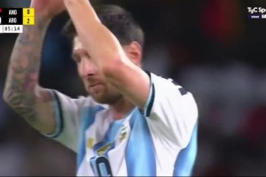 傳射建功！梅西第86分鐘被換下！全場(chǎng)球迷高呼吶喊！