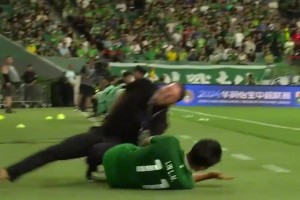 中超名場面：林良銘這次“誤撞”直接導(dǎo)致主帥蘇亞雷斯骨折