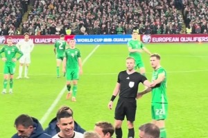 太帥了！J羅墨甲這腳長(zhǎng)傳助攻寫(xiě)意又銷魂