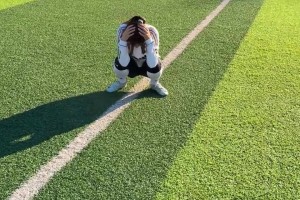 小姐姐踢球是用了腦子的