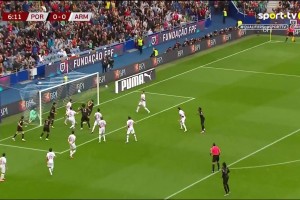 VAR確認(rèn)進(jìn)球有效！B費(fèi)任意球被撲，維加補(bǔ)射助葡萄牙1-0領(lǐng)先