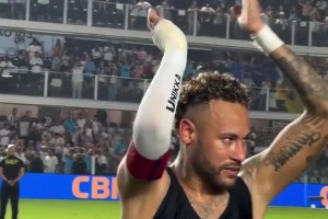 大肚腩減去不少！內(nèi)馬爾賽后脫衣謝場(chǎng)，這身材如何？