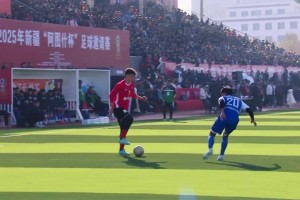 中國(guó)足球在新疆！在這座球場(chǎng)不允許你這么秀