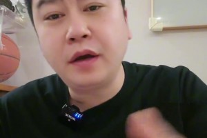 選秀大會一襲紅裙身材爆火！猛龍新秀博伊爾斯女友與朋友合拍