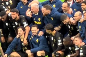 開(kāi)心！葡萄牙賽后合影慶祝晉級(jí)世界杯