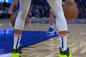 王大雷守了一輩子的門，沒想到被門夾了~！還被閃光燈懟著臉！