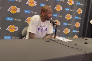 艾頓：我告訴詹姆斯，八年級的時候就被你助攻過，在你的訓(xùn)練營里