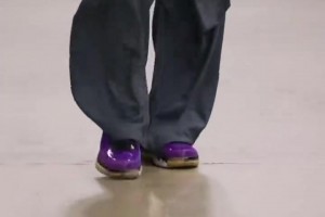 難道說？？！庫里今天穿著韋德之道球鞋入場?。? >
                                        </div>
                                    </div>
                                                                        <div   id=