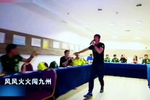 邵佳一國安時(shí)期獻(xiàn)唱好漢歌！別說，唱的真不錯(cuò)啊