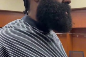 眼神都沒光了！哈登采訪無奈搖頭：現(xiàn)在缺兵少將 誰能上就上吧