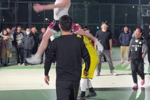 臥槽??！白人打野球 用撐桿跳竟躍過基本同樣高的14號騎扣