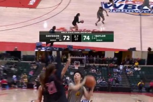 多角度回看！留洋女籃球員鄧雨婷大心臟絕殺助貝勒大學(xué)取勝！