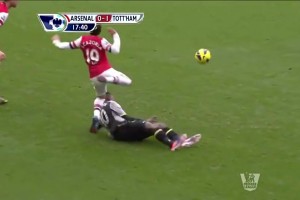 北倫敦德比阿德巴約攻破槍手挑釁慶祝 8分鐘后廢人動作直紅離場