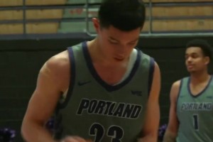 擁有中國血統(tǒng)！05年波特蘭大學(xué)大一澳洲控衛(wèi)場均17+4+5