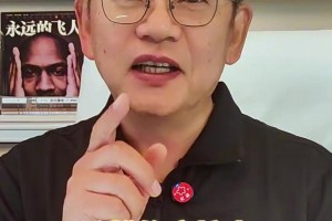 沒見過吧！迪麗熱巴踢球什么水平？